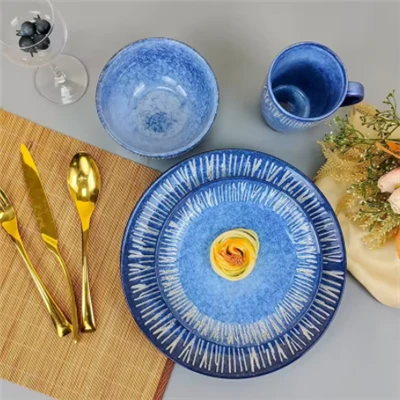 Ensemble de grès émaillé réactif bleu fait à la main élégant